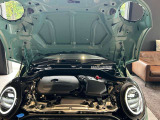納車前点検にて360&deg;チェックを実施いたします。MINI専門メカニックが確認をして、交換基準に達している部品があれば純正部品に交換をし、メカニックによる試運転を経て、お客様のもとへお届けします。