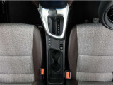 電動パーキングブレーキ(シフトレバー操作に連動)ブレーキホールド(停車時にブレーキを踏むとそのまま保持)