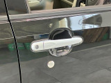 品質へのこだわり!フロアマットやシートなど車内をキレイに清掃し、ニオイや汚れなどを徹底的にクリーニングしてもらっております。室内はピカピカです☆