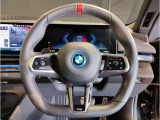 運転の楽しいBMWでは、アクセルを踏み込んでしまいそうになりますが、速度表示も見やすいため、常にお車の速度を把握できます。