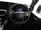 各操作スイッチなどもハンドルから手を放すことなく操作可能で安全運転に支援いたします!