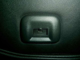 後席にもUSB電源が装備されております。