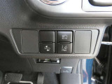 レーンディパーチャーアラートとは車線または走路からの逸脱の可能性を警告すると共に、車線または走路からの逸脱を避けるためのハンドル操作の一部を支援する機能です。詳細は販売店スタッフまでおたずねください。