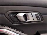 当社BMW認定中古車は全車保証付きでございます。また保証料金や整備費用はお見積書内の諸費用・税金に追加計上する事はございません。認定中古車保証付きのお支払総額でお見積りご依頼の上、他店とお比べください