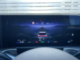 レーダーセーフティパッケージの作動状況や先行車との車間距離などをグラフィカルにメーター内へリアルタイム表示します。