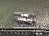車両側方からの衝撃を緩和するSRSサイドエアバッグ(運転席/助手席)に加えて,SRSカーテンシールドエアバックも標準装備