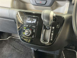 自動で車内温度を調整してくれる【オートエアコン】付きです