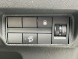 ハンドル右奥には各種設定スイッチがあります。運転者がスッと手を伸ばせば操作できので便利です。