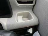 運転席側にあるドリンクホルダーです。