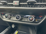 オートエアコンは左右席で独立温度コントロールが可能です。運転席はキンキンに冷やして助手席はマイルドにと言った設定が可能です☆暑さ寒さでケンカすることもなくなりますね♪