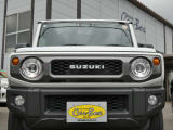 フロントグリルは純正オプション「SUZUKI」ロゴタイプに変更されています!