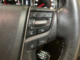 ステアリング右側にメーター操作スイッチ・車間距離切り替えスイッチ・LTA(レーントレーシングアシスト)スイッチが付いています。