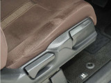 ◆シートハイトアジャスター◆運転席を上下に高さ調節ができます!運転ポジションを体格に合わせてシート調整できます。