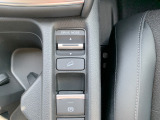 【ヒルディセントコントロール】急な下り坂でも車速を自動制御。滑りやすい路面でも安定した走行をサポートします。