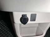 センターコンソールにアクセサーリー電源を配置