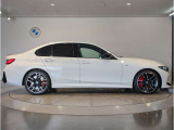 ご納車後も全国約200拠店のBMW正規ディーラーサービス工場にて保証対応いたします。お近くのBMW正規ディーラーをご案内の上、アフターメンテナンスをお受け頂けますので、安心してお乗りいただけます!!