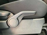 運転席はご自身の適切な運転ポジションへ移動可能なラチェットが付いております。