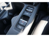 【電動パーキングブレーキ】停車中にブレーキペダルから足を離しても、停車状態が続くオートブレーキホールド機能!