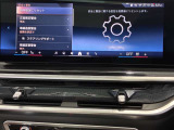 衝突被害軽減ブレーキと車線逸脱警告がついています。