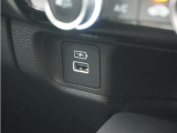 ◆USBチャージャー◆使いやすい場所に装備されています。