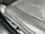 運転席シートの状態です。