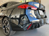 コーナーセンサーが搭載しておりますので、車庫入れの際など、障害物の接近を音で知らせます。