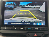 駐車時の安全確認をサポートするバックカメラも使用できます。