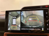 【パノラミックビュー&バックビュー】駐車時の安全確認をする為に車両上方からの映像と後方カメラからのを同時に表示しバックガイドも付いているのでバックの苦手な方でも安心して運転出来ますよ。