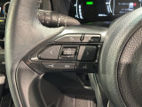 ステアリングにオーディオ操作スイッチが付いています。オーディオ画面に直接タッチしなくても操作が出来ますので、運転に集中できます。