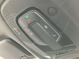専用テスター、専用ツールによる細かな診断。各モデルのデータがインプットされた専用テスターで過去の細かな不具合を確認し、部位ごとに専用スペシャルツールを用いて整備します。