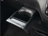 ◆ドリンクホルダー◆手の届きやすい場所にドリンクホルダーがあり、とても便利です。