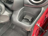 運転席の手の届きやすい位置にドリンクホルダーがある為、とても便利です!