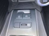 電動パーキングブレーキ&ブレーキホールド☆HOLDスイッチを押しシステムONの状態にしておくことで渋滞や信号待ちなどでブレーキを踏んで停止した時保持してくれる。