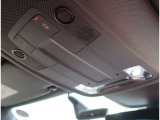 Audi正規ディーラーが高品質をお約束。高度な訓練・教育を受けたAudi専任メカニックが、100項目にもおよぶ精密な点検を実施。すべてクリアしたAudi車だけ、あなたのお手元に届けられるのです