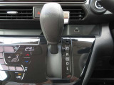 CVT(無断変速機)採用で滑らかな加速が出来ます! インパネシフトなので足元も広々です☆