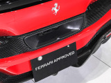 ブラックスポーツエキゾーストパイプを装着し、リアビューを引き締めるとともに迫力あるV6サウンドを奏でます。
