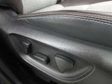 運転席の座席の位置や角度を電動で調整できるので、運転しやすいドライビングポジションが簡単につくりだせます
