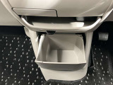 【インストセンターロアボックス】CDなどが収納できる格納式のボックス!