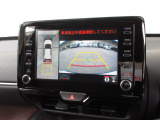 クルマの真上から見ているかのような映像によって、周囲の状況を知ることで、駐車を容易に行うための支援技術です。