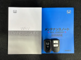 スマートキーは鍵をバッグに入れたままでもドアロックの開閉やエンジンのON・OFFができます。夜間や雨の日も鍵を探さなくて良いので便利です。