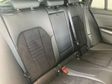 ご納車前に、リア3面にプライバシーフィルムの施行も可能です。荷物の盗難防止、UVカット等の効果があります。プロが選ぶ高耐久、高品質なフィルムは種類も豊富で仕上がりも非常に綺麗です。