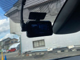 【ドライブレコーダー】安心で安全なカーライフのために、ドライブレコーダーを搭載!走行中だけでなく、あおり運転や事故に巻き込まれた際の状況も映像で記録し、万が一のトラブルに備えます。