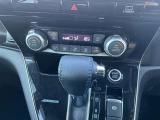シフトレバーは簡単操作で運転もしやすくなっております!!