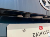 【バックカメラ】 駐車時に車両後方の様子を見ることができるので、運転の不安を軽くします。