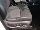 パワーシート搭載。微妙な調整が手軽にでき、ピッタリのポジションで運転することが可能です。