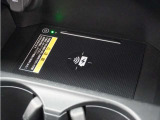 ◆ワイヤレス充電器◆ワイヤレス充電対応のスマートフォンを置くだけで充電が可能でとても便利な機能です。