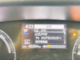レーンディパーチャーアラートとは車線または走路からの逸脱の可能性を警告すると共に、車線または走路からの逸脱を避けるためのハンドル操作の一部を支援する機能です。詳細は販売店スタッフまでおたずねください。