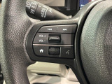 ステアリングにオーディオ操作スイッチが付いています。オーディオ画面に直接タッチしなくても操作が出来ますので、運転に集中できます。