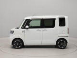 両側パワースライドドア。降りる時に設定しておけば次乗る時に車に近づくと自動でオープン。お子様と手をつないでいる時や荷物を持っている時に便利です