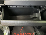 お車の情報が載ったカルテをお渡ししております。